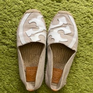 Tory Burch Espadrilles - Beige & White. Size 8.